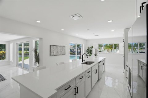 Villa ou maison à vendre à Saint Petersburg, Floride: 5 chambres, 268.3 m2 № 2199707 - photo 5