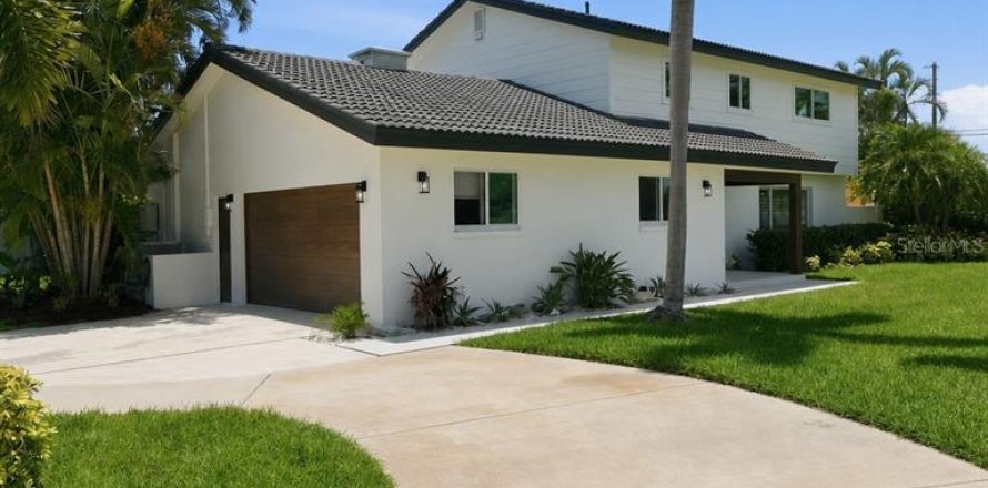Villa ou maison à Saint Petersburg, Floride 5 chambres, 268.3 m2 № 2199707