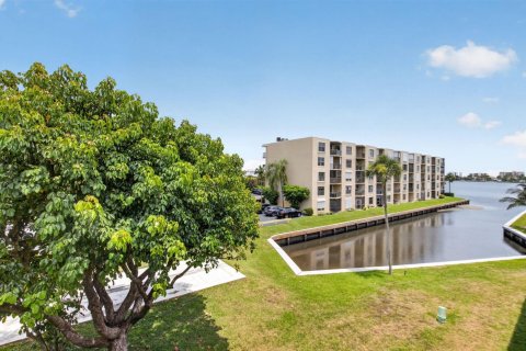 Copropriété à louer à Lantana, Floride: 2 chambres, 110.46 m2 № 2245944 - photo 27