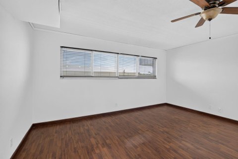 Copropriété à louer à Lantana, Floride: 2 chambres, 110.46 m2 № 2245944 - photo 18