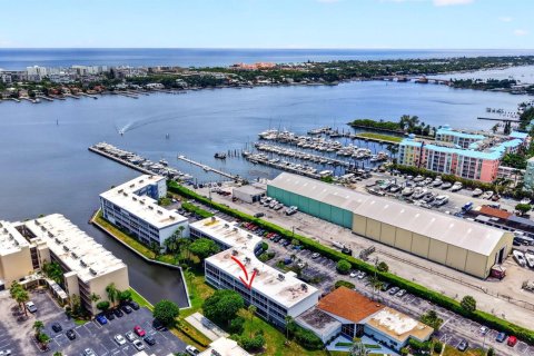 Condo à Lantana, Floride, 2 chambres № 2245944
