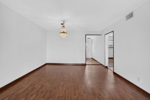 Copropriété à louer à Lantana, Floride: 2 chambres, 110.46 m2 № 2245944 - photo 13