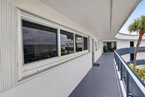 Copropriété à louer à Lantana, Floride: 2 chambres, 110.46 m2 № 2245944 - photo 4