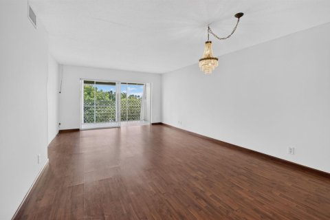 Copropriété à louer à Lantana, Floride: 2 chambres, 110.46 m2 № 2245944 - photo 11