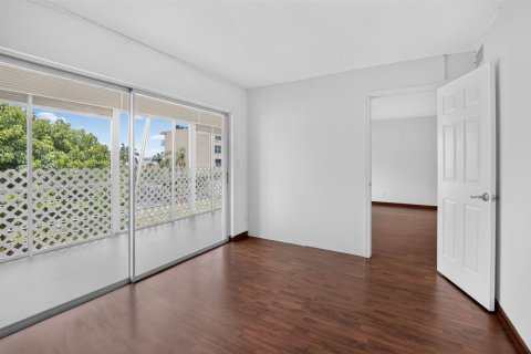 Copropriété à louer à Lantana, Floride: 2 chambres, 110.46 m2 № 2245944 - photo 17