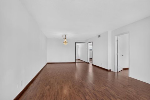 Copropriété à louer à Lantana, Floride: 2 chambres, 110.46 m2 № 2245944 - photo 14