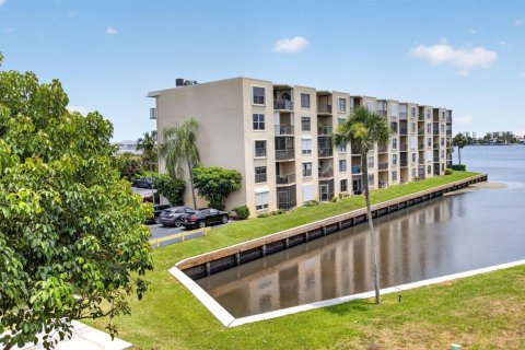 Copropriété à louer à Lantana, Floride: 2 chambres, 110.46 m2 № 2245944 - photo 28