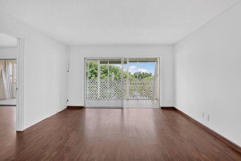 Copropriété à louer à Lantana, Floride: 2 chambres, 110.46 m2 № 2245944 - photo 12