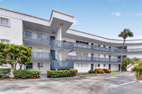 Copropriété à louer à Lantana, Floride: 2 chambres, 110.46 m2 № 2245944 - photo 3