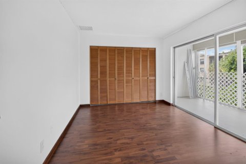 Copropriété à louer à Lantana, Floride: 2 chambres, 110.46 m2 № 2245944 - photo 16