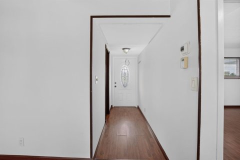 Copropriété à louer à Lantana, Floride: 2 chambres, 110.46 m2 № 2245944 - photo 5