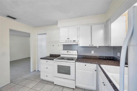 Commercial property in Largo, Florida 4 bedrooms, 171.5 sq.m. № 2101465 - photo 15