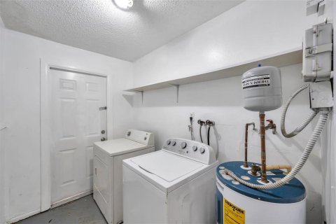 Commercial property in Largo, Florida 4 bedrooms, 171.5 sq.m. № 2101465 - photo 18