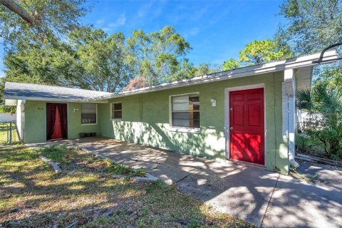 Commercial property in Largo, Florida 4 bedrooms, 171.5 sq.m. № 2101465 - photo 2