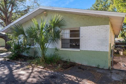 Commercial property in Largo, Florida 4 bedrooms, 171.5 sq.m. № 2101465