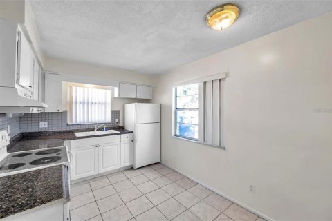 Commercial property in Largo, Florida 4 bedrooms, 171.5 sq.m. № 2101465 - photo 11