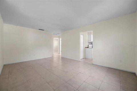 Commercial property in Largo, Florida 4 bedrooms, 171.5 sq.m. № 2101465 - photo 9