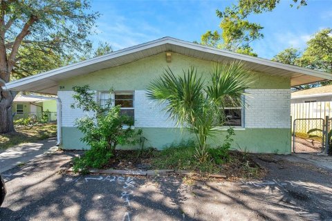Commercial property in Largo, Florida 4 bedrooms, 171.5 sq.m. № 2101465 - photo 3