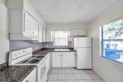 Commercial property in Largo, Florida 4 bedrooms, 171.5 sq.m. № 2101465 - photo 13