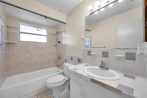 Commercial property in Largo, Florida 4 bedrooms, 171.5 sq.m. № 2101465 - photo 19