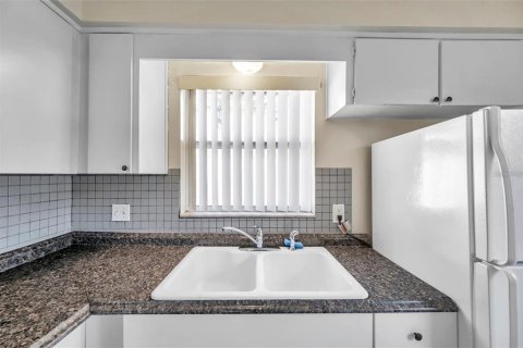 Commercial property in Largo, Florida 4 bedrooms, 171.5 sq.m. № 2101465 - photo 17