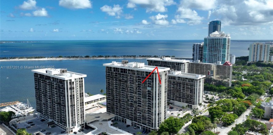 Condominio en Miami, Florida, 3 dormitorios  № 1821573