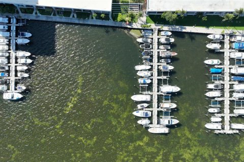 Condominio en venta en Miami, Florida, 3 dormitorios, 198.16 m2 № 1821573 - foto 9