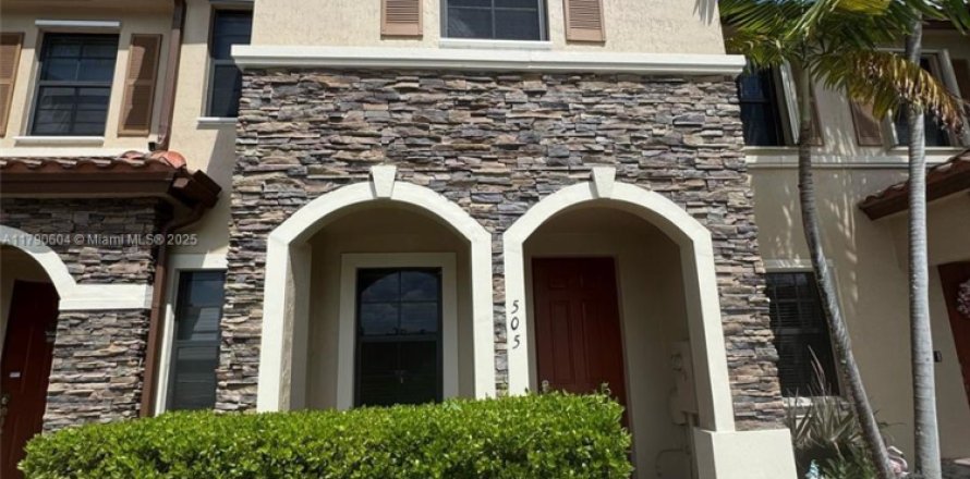 Townhouse in Homestead, Florida 3 bedrooms, 130.25 sq.m. № 1699749