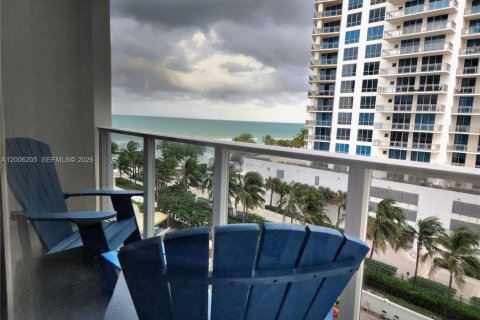 Copropriété à louer à Hollywood, Floride: 1 chambre, 69.68 m2 № 2146059 - photo 2