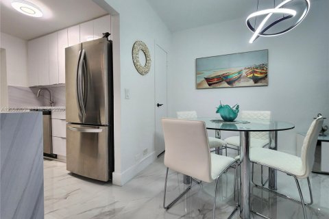 Copropriété à louer à Hollywood, Floride: 1 chambre, 69.68 m2 № 2146059 - photo 4