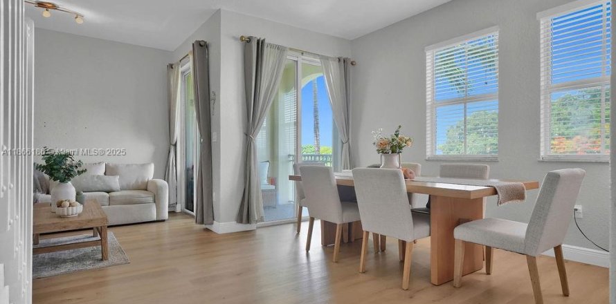 Дом в Майами, Флорида 3 спальни, 134.24м2 № 1923187