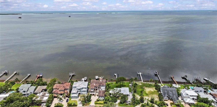 Villa ou maison à Palm Harbor, Floride 3 chambres, 151.43 m2 № 1840383