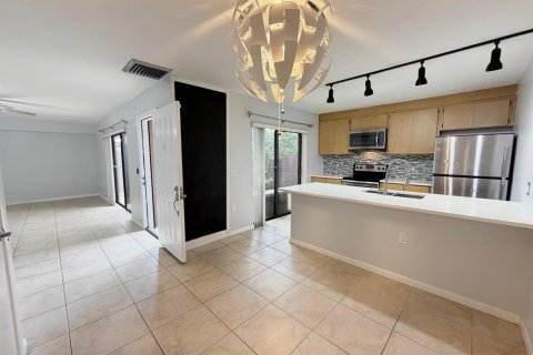 Touwnhouse à louer à West Palm Beach, Floride: 2 chambres, 114.83 m2 № 2434372 - photo 3