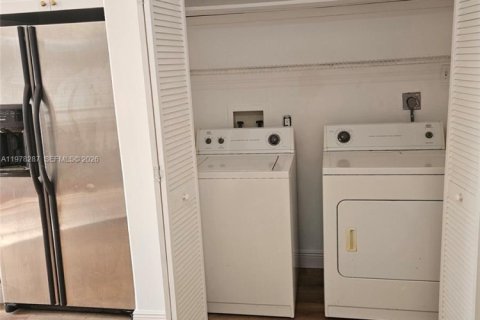 Снять в аренду виллу или дом в Майами, Флорида 3 спальни, 180.79м2, № 2050787 - фото 4