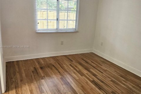 Снять в аренду виллу или дом в Майами, Флорида 3 спальни, 180.79м2, № 2050787 - фото 9