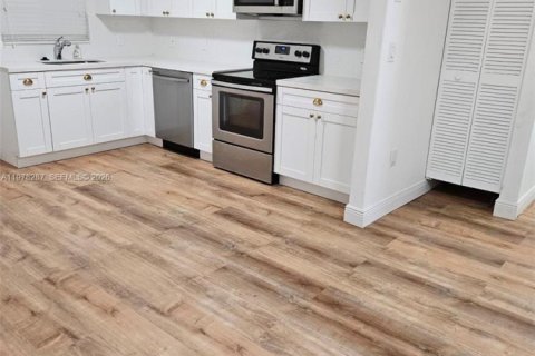 Дом в Майами, Флорида 3 спальни, 180.79м2 № 2050787