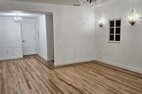 Снять в аренду виллу или дом в Майами, Флорида 3 спальни, 180.79м2, № 2050787 - фото 3