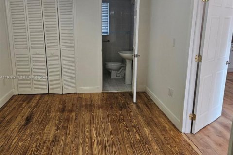 Снять в аренду виллу или дом в Майами, Флорида 3 спальни, 180.79м2, № 2050787 - фото 5