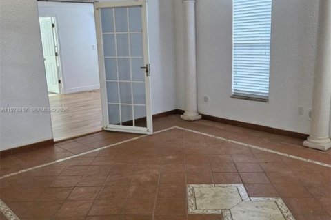 Снять в аренду виллу или дом в Майами, Флорида 3 спальни, 180.79м2, № 2050787 - фото 8