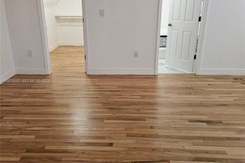 Снять в аренду виллу или дом в Майами, Флорида 3 спальни, 180.79м2, № 2050787 - фото 7