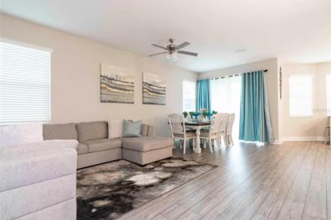 House in Kissimmee, Florida 3 bedrooms, 145.86 sq.m. № 2102432 - photo 18