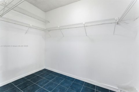 Condo in Bal Harbour, Florida, 2 bedrooms  № 1872215 - photo 25