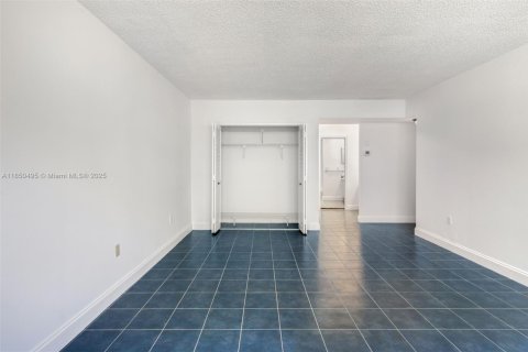 Condo in Bal Harbour, Florida, 2 bedrooms  № 1872215 - photo 20