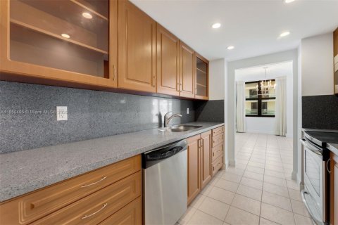 Condo in Bal Harbour, Florida, 2 bedrooms  № 1872215 - photo 10