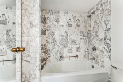 Condo in Bal Harbour, Florida, 2 bedrooms  № 1872215 - photo 26