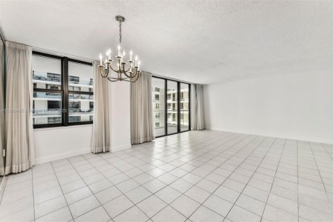 Condo in Bal Harbour, Florida, 2 bedrooms  № 1872215 - photo 8
