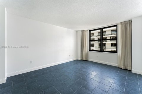Condo in Bal Harbour, Florida, 2 bedrooms  № 1872215 - photo 14