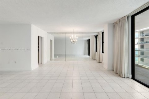 Condo in Bal Harbour, Florida, 2 bedrooms  № 1872215 - photo 5