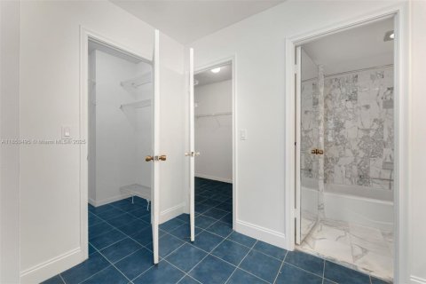 Condo in Bal Harbour, Florida, 2 bedrooms  № 1872215 - photo 23