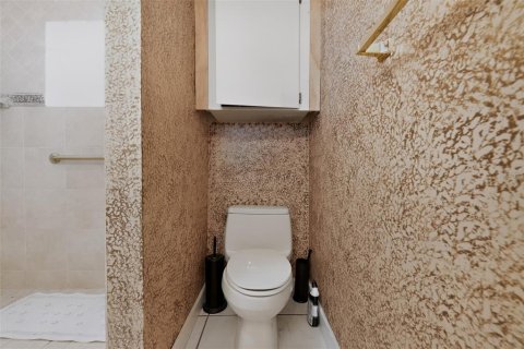 Duplex à vendre à Tampa, Floride: 2 chambres, 115.2 m2 № 2216555 - photo 20
